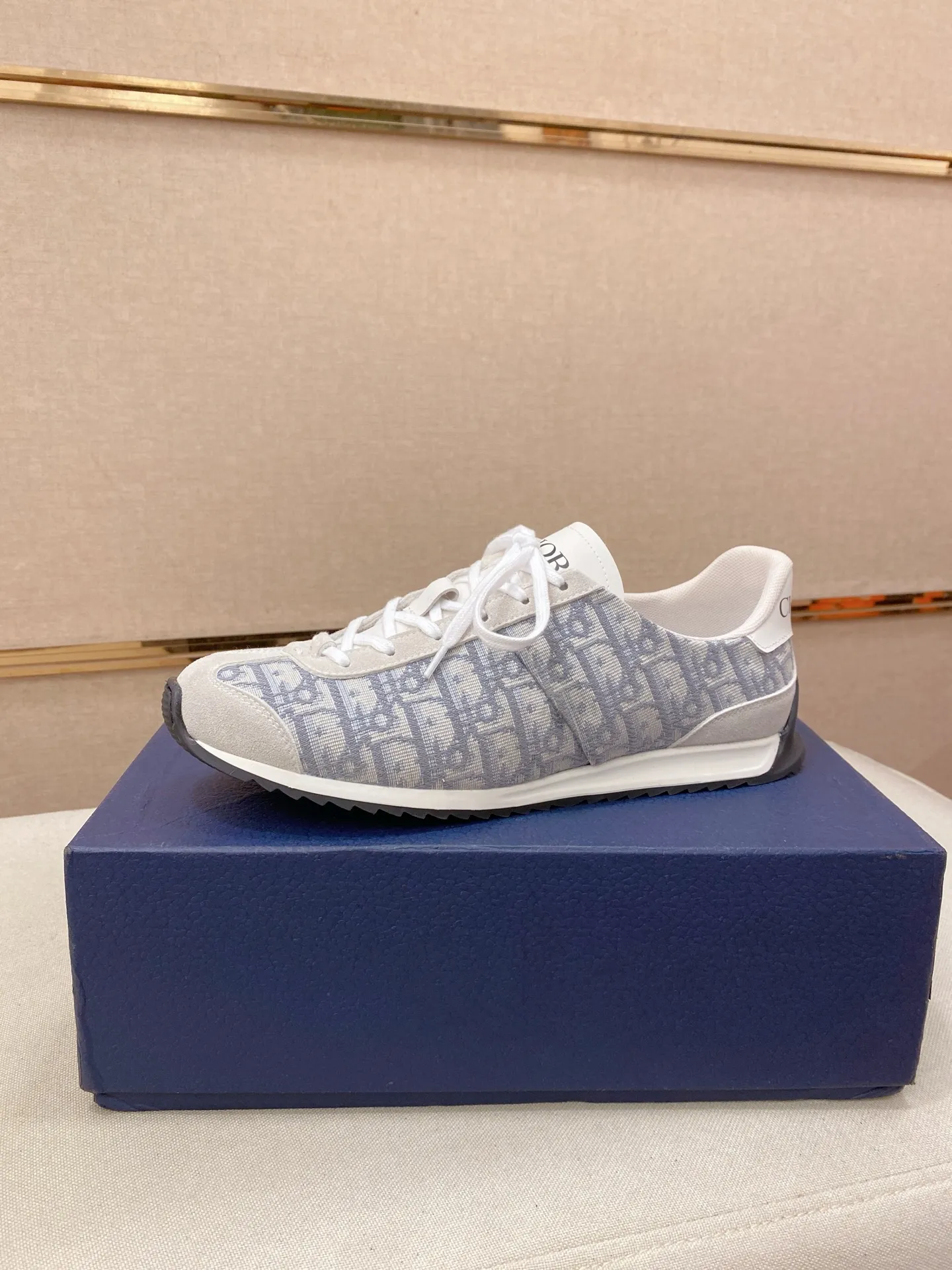 Men's shoes💰: 440💰Couple style💏 [Dior·Dior] New casual sports style men's shoes, new spring and summer design, perfect workmanship, lace-up lazy style to create wardrobe quality, upper: imported first-layer cowhide, mesh breathable lining soft and comfortable, ultra-light TPU wear-resistant outsole, simple, versatile fashion men's shoes, excellent color code number 35--44. (45,46 customized items are not returnable or exchangeable)